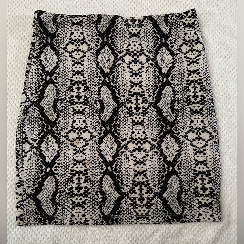 Women’s Stretchy Snake Print Skirt Size Small